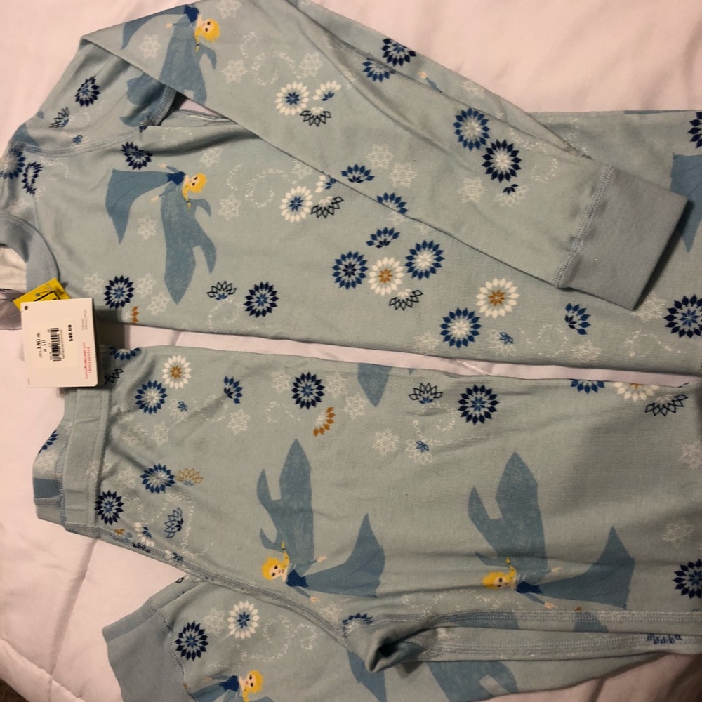 Frozen theme girls pajamas NWT